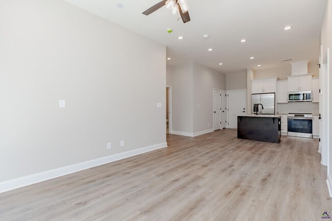 Building Photo - 1013 Northside Dr