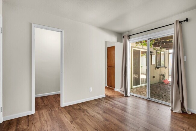 Building Photo - Move-In Ready 3BR/2BA Near UC Davis, Pets Welcome