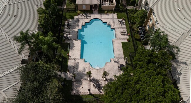 Building Photo - 1300 Crestwood Ct S