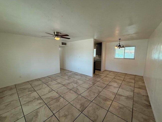 Building Photo - 4634 E Montecito St
