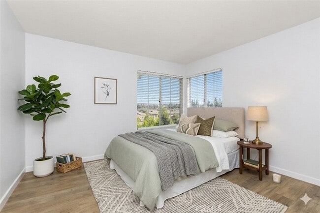 Building Photo - 10 Bravo Ln