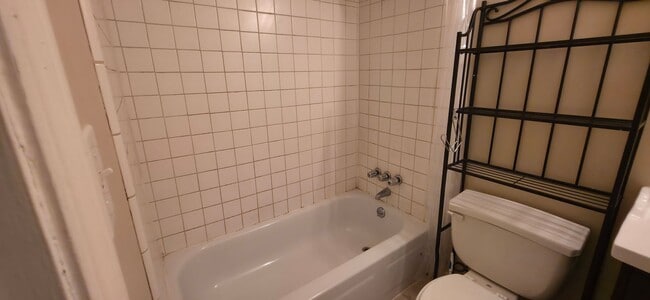 Building Photo - Lawrenceville living in this beautifully r...