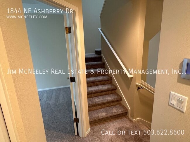 Building Photo - 1844 NE Ashberry Dr