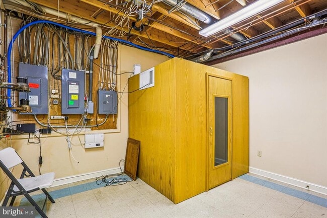 Building Photo - 9939 Bentcross Dr