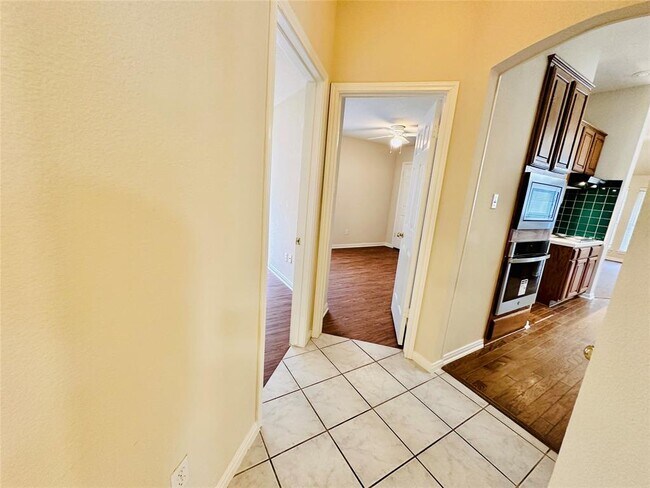 Building Photo - 6514 Clairmont Dr