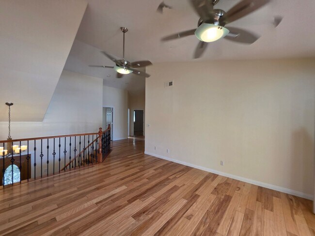 Building Photo - Spacious Home in the Heart of Green Valley