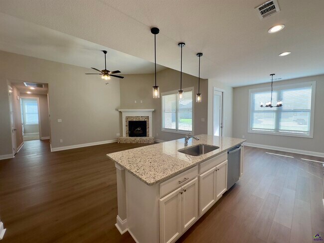 Building Photo - 111 Meyers Lake Dr