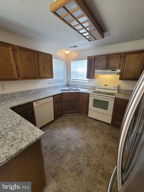 Building Photo - 6406 Bear Ct