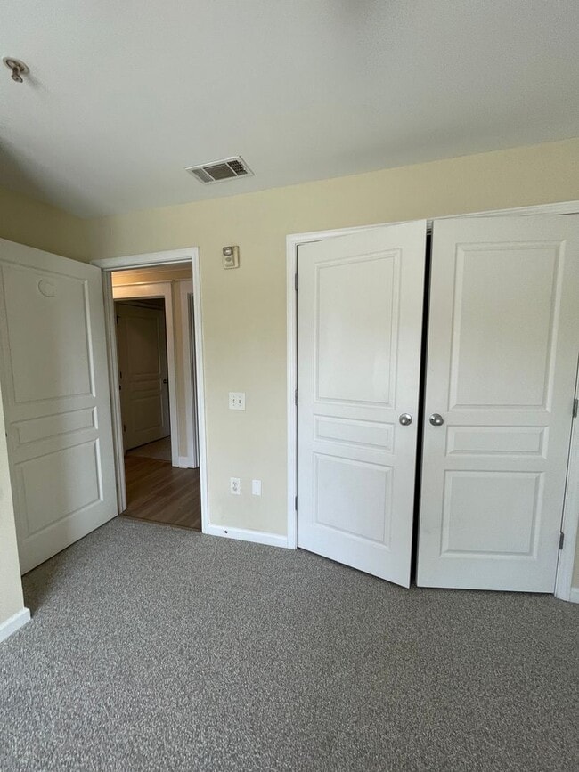 Building Photo - 15-1512 Dukes