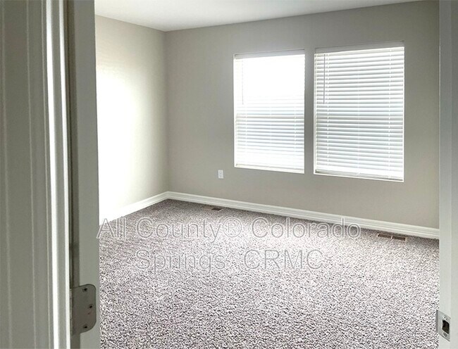 Building Photo - 610 Thimbleberry Point