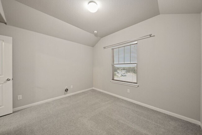 Building Photo - 6905 Etna Way