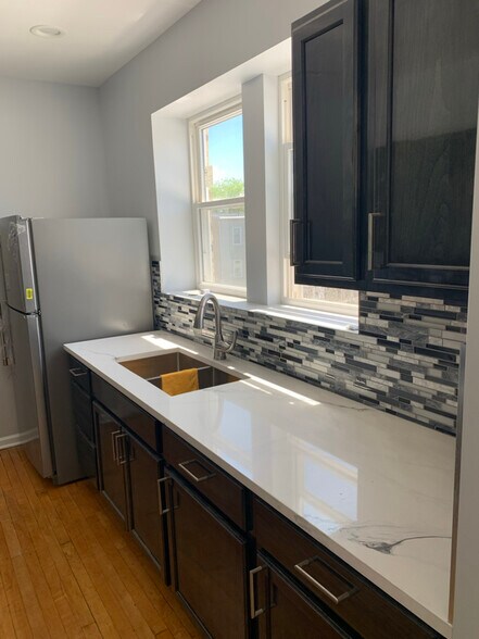 Building Photo - 8115 S Langley Ave