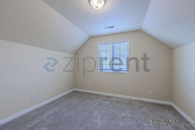 Building Photo - 10326 Avondale Dr