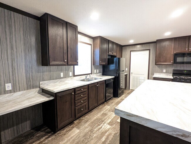 Building Photo - 177 Daisy Dr