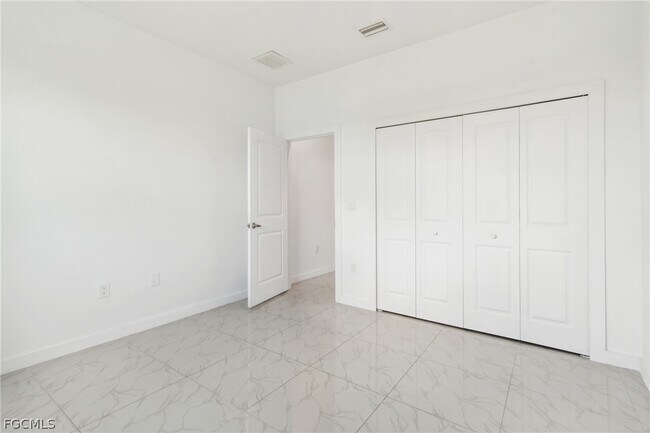 Building Photo - 2725 SW Embers Terrace