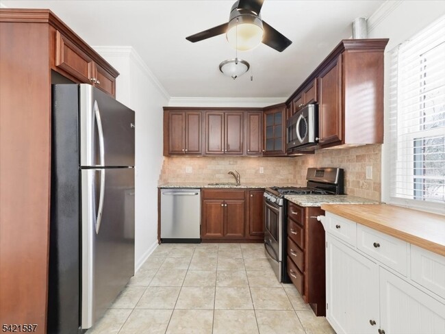 Building Photo - 115 Pitney Pl