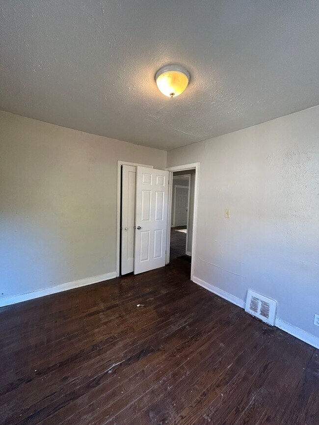 Building Photo - Charming 2-Bedroom, 1-Bathroom Home – $1,2...