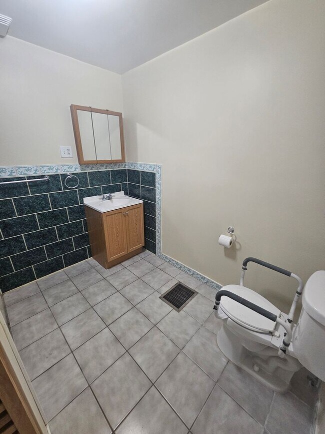 Building Photo - 3643 W 47th St