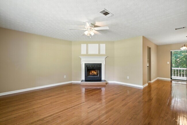 Building Photo - 3045 Wildflower Ln SW