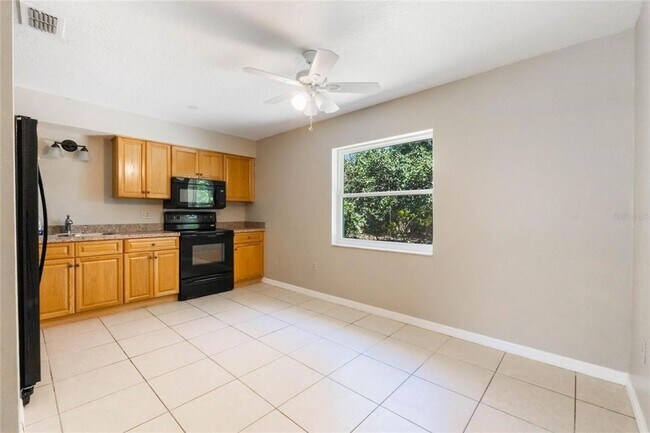 Building Photo - 913 Jacaranda Dr