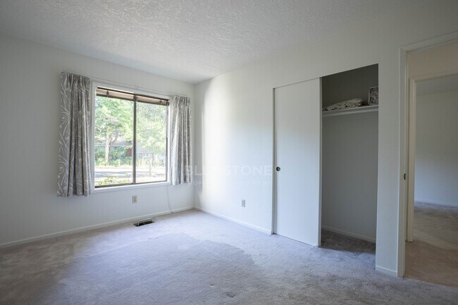 Building Photo - Sweet 3 bedroom 2 bath home in Beaverton available now!