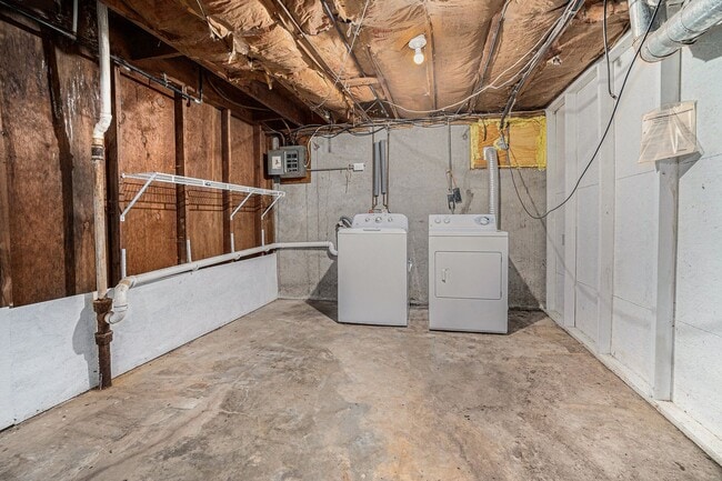 Building Photo - **$0 Application Fee for August!** Charmin...