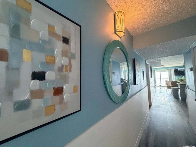 Building Photo - 8743 Thomas Dr