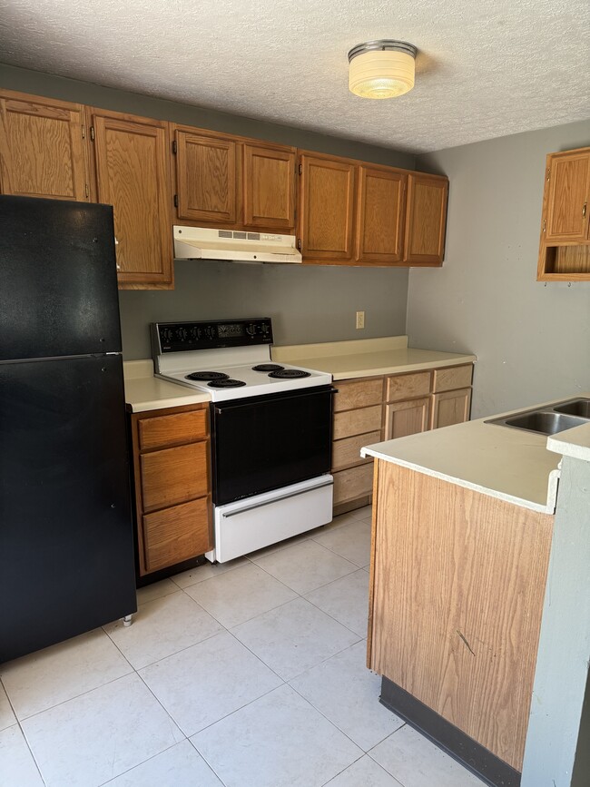 Building Photo - 7810 Fernbank Ct