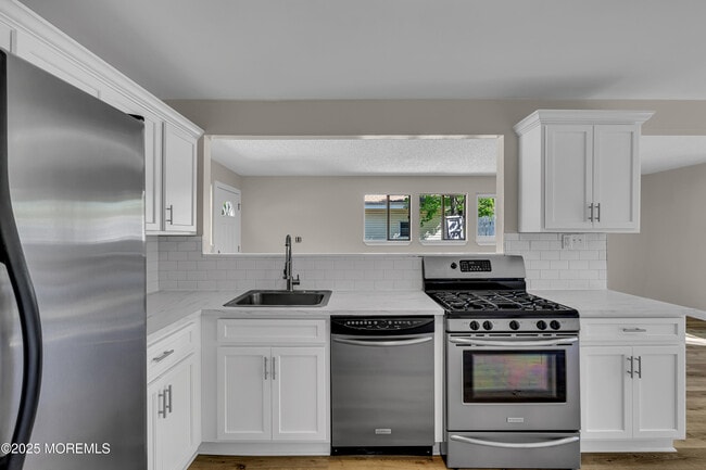 Building Photo - 218 Falcon Dr