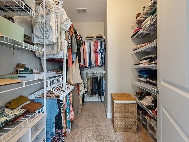 Building Photo - Bright & Beautiful Rental in Whitney Lake ...