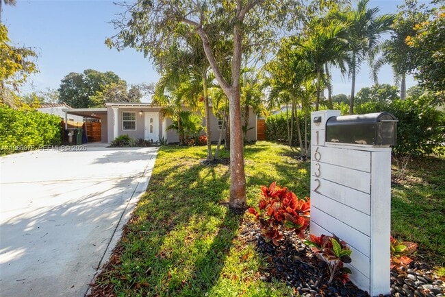 Building Photo - 1632 NW 6th Ave