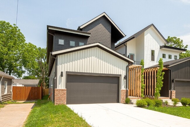 Building Photo - LIKE NEW - Beautiful 4 or 5 BR in Lockelan...