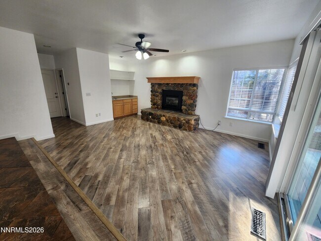 Building Photo - 3653 Hemlock Ct