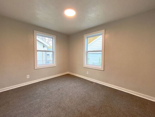 Building Photo - Charming 2-bedroom, 1 bath