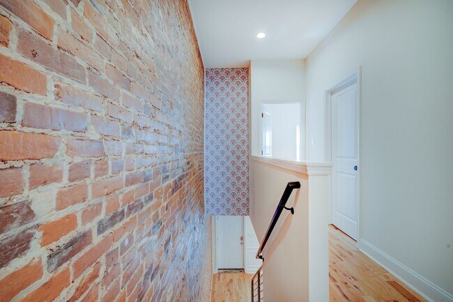 Building Photo - ? Spacious Living in the Heart of Philadelphia