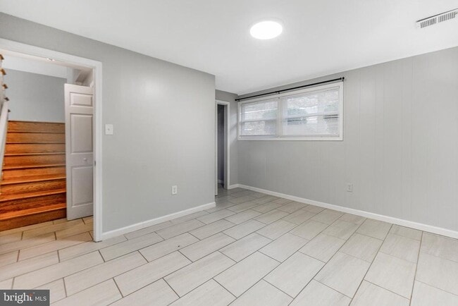 Building Photo - 4111 Landgreen St