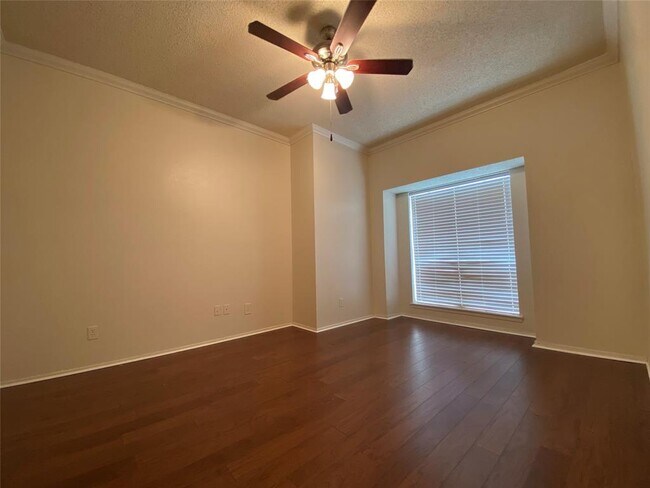 Building Photo - 921 Marine St