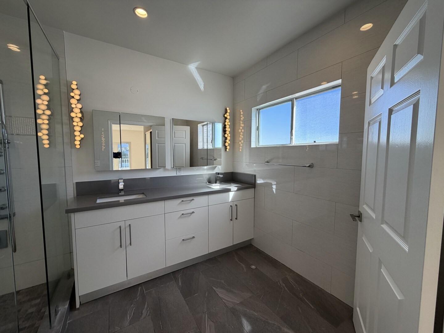 Building Photo - 1247 Barry Ave