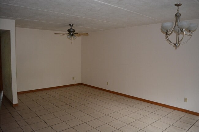 Building Photo - 1662 Spring Garden Ct