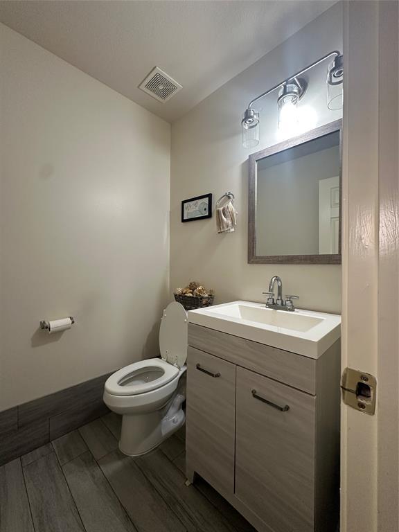 Building Photo - 17246 Cricketbriar Ct