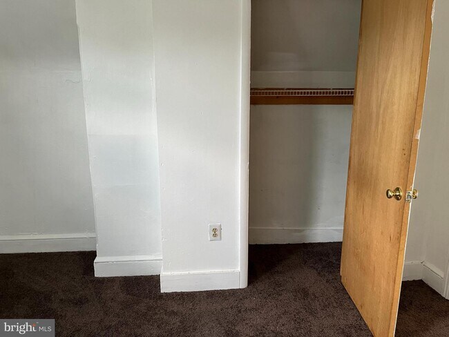 Building Photo - 5-507-AP5 Broadway