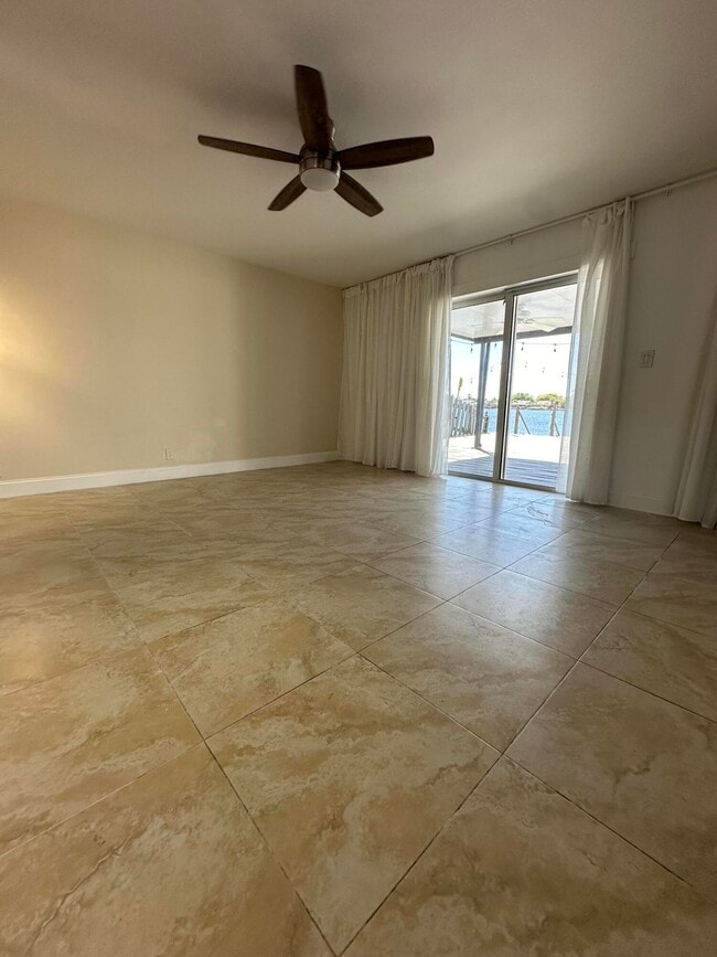 Building Photo - 5605 SW 24th Ave