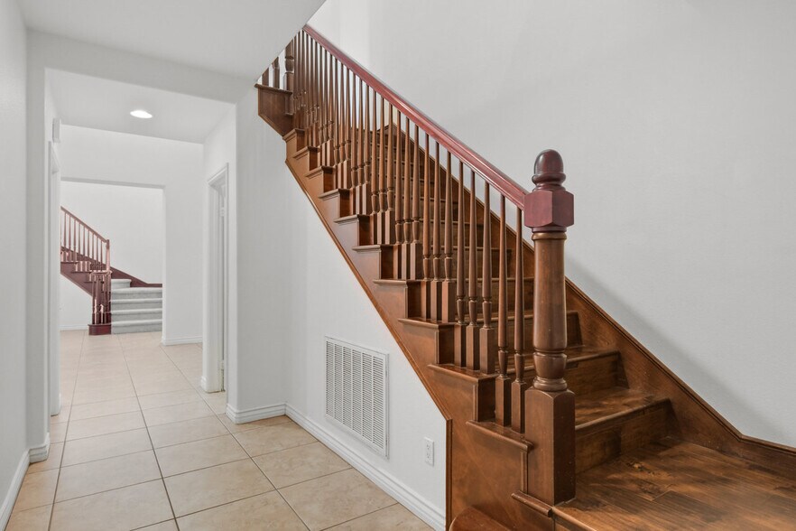 Building Photo - 2917 Babbling Brook Rd