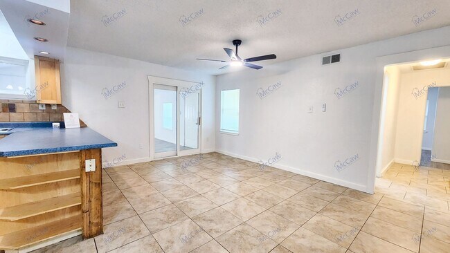 Building Photo - Incredible 3/2 in Irving!