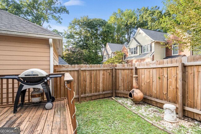 Building Photo - 529 Eastland Dr