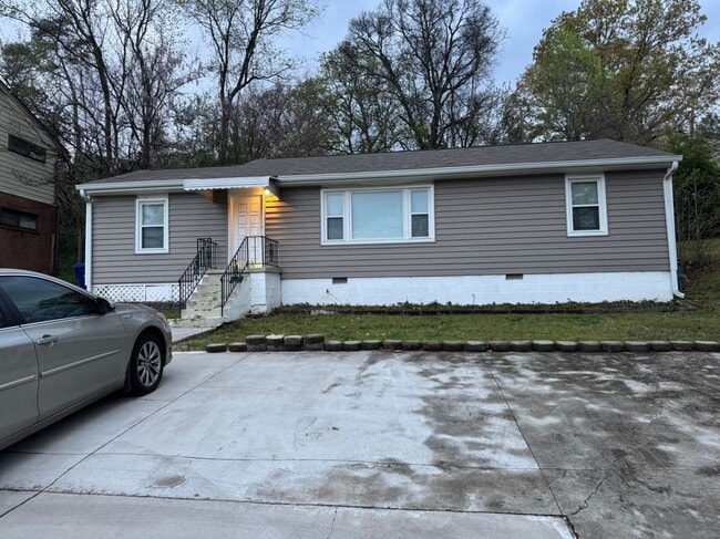 Primary Photo - 711 Barton Ave