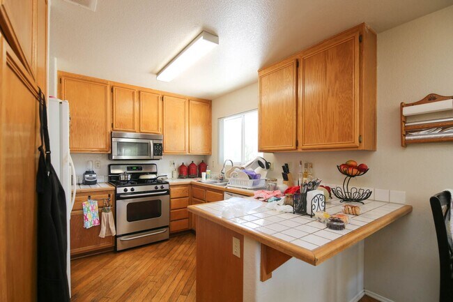 Building Photo - Santa Fe Hills Detached Home