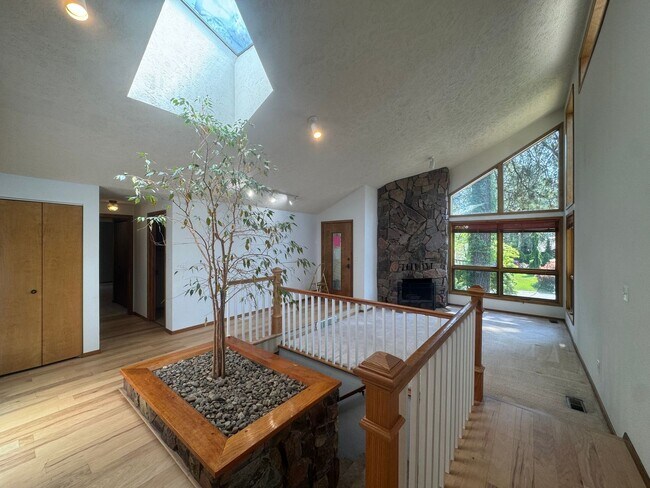 Building Photo - Charming 3 Bed, 3 Bath Home in Spokane Val...