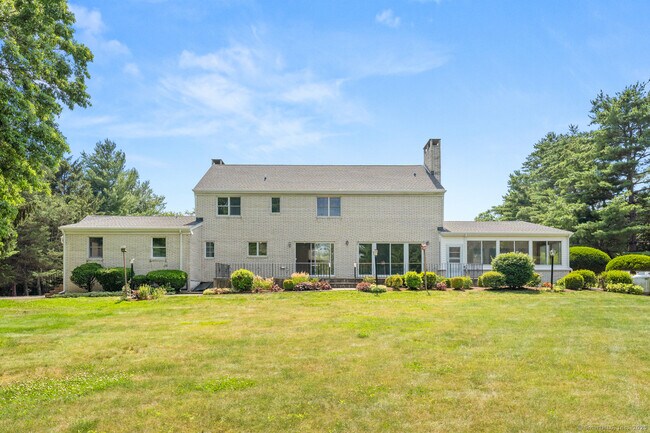 Building Photo - 66 Middle Ridge Rd