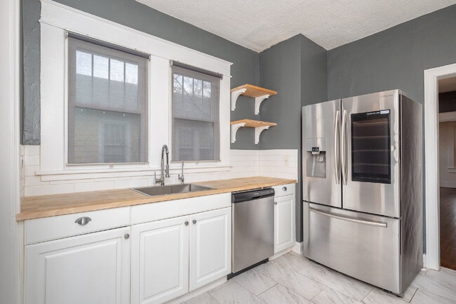 Building Photo - Beautiful 3-Bedroom, 2-Bath Bungalow with ...